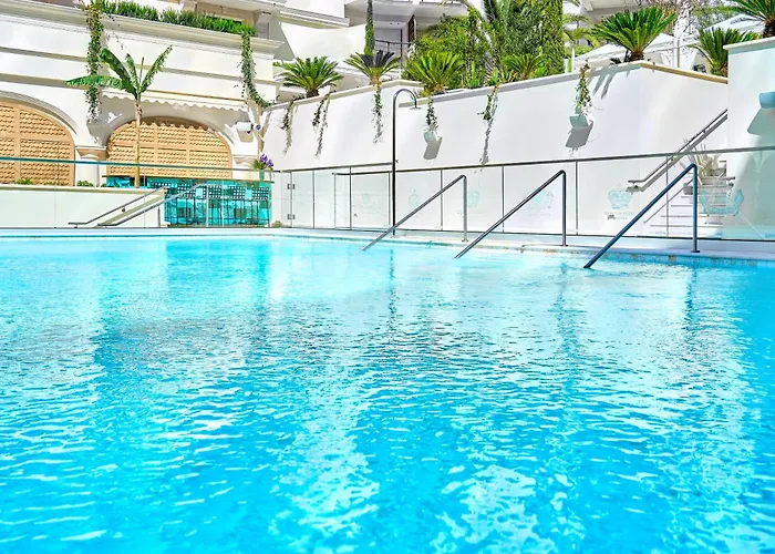 Hotel with view: Carlton Cannes, A Regent Hotel