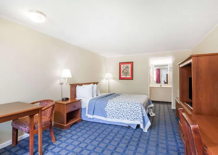 Motel: Days Inn By Wyndham Dover Downtown