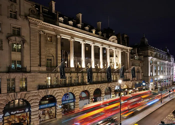 Family Hotel: The Dilly