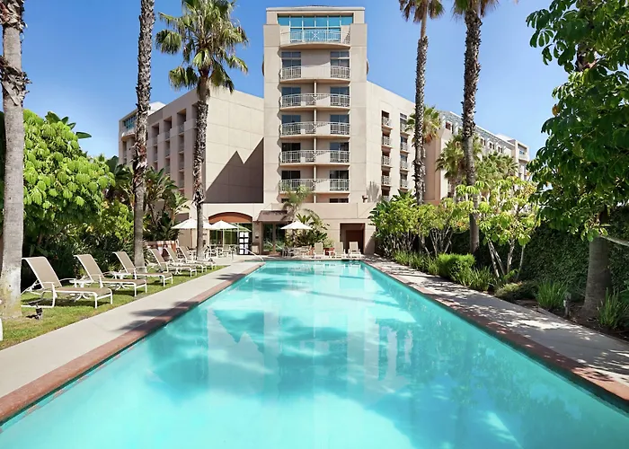 Hotel near College: Embassy Suites By Hilton Brea - North Orange County