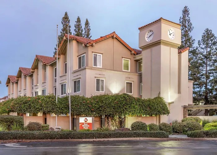 Motel: Best Western Plus Airport Plaza