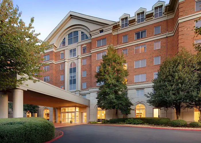 Pet Friendly hotel: Doubletree By Hilton Atlanta/Roswell - Alpharetta Area