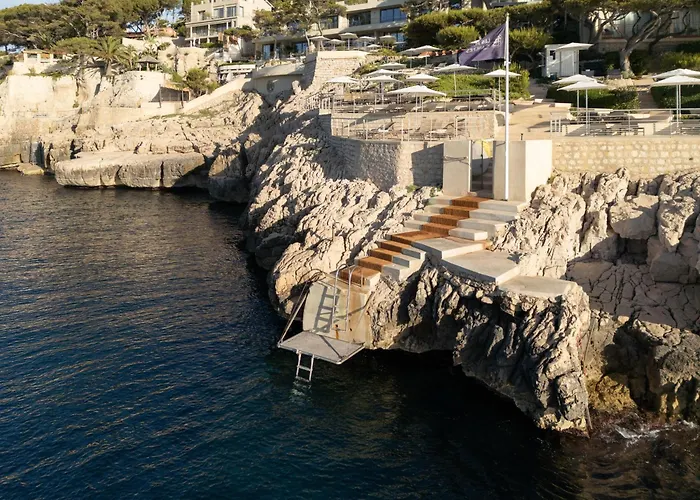 Luxury hotel only: Hotel Les Roches Blanches Cassis