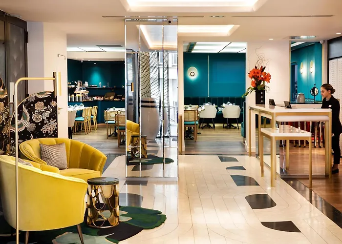 Pet Friendly hotel: Hotel Victor Hugo Paris Kleber