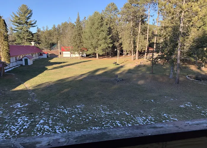 Motel: Northern Pine Inn