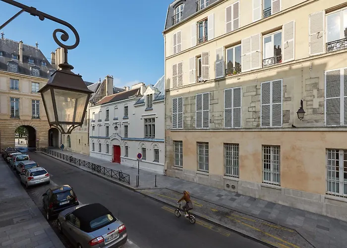 Hôtel Jacuzzi: Hôtel Le Pavillon de la Reine