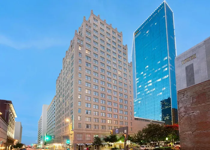 Luxury hotel only: Courtyard Fort Worth Downtown/Blackstone