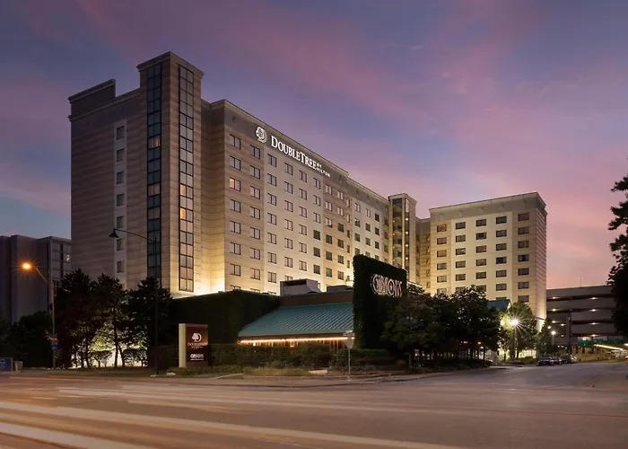 Pet Friendly hotel: Doubletree By Hilton Chicago O'Hare Airport-Rosemont