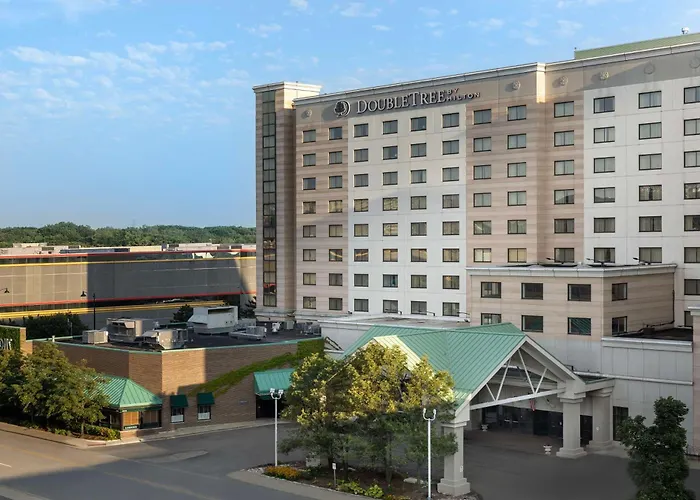 Pet Friendly hotel: Doubletree By Hilton Chicago O'Hare Airport-Rosemont