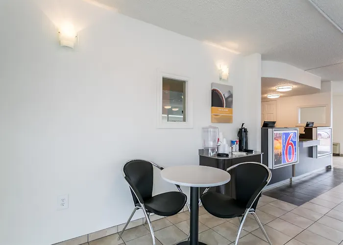 Central hotel: Motel 6-Butte, Mt - Historic City Center