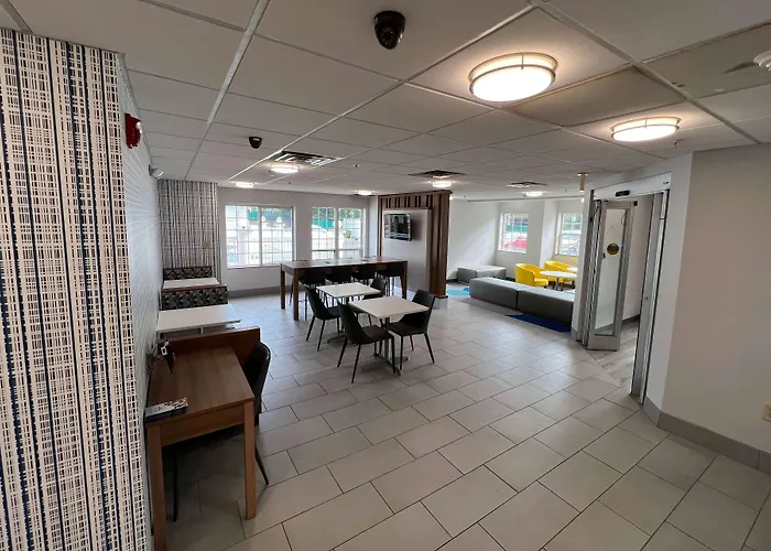 Microtel Inn & Suites By Wyndham Charlotte/Northlake