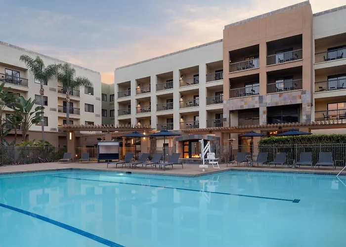 Hotel with Tennis: Courtyard By Marriott San Diego Central