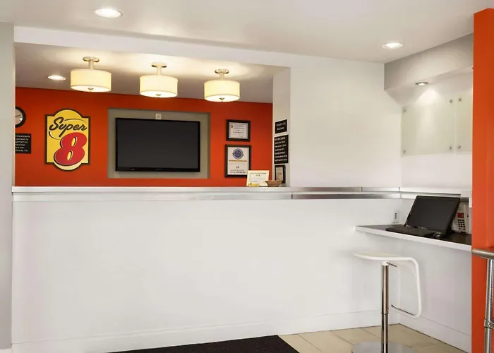 Cheap hotel: Super 8 By Wyndham Ormond Beach