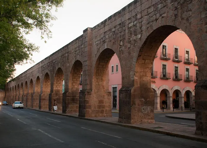 Hotel with view: Vista Express Morelia By Arriva Hospitality Group