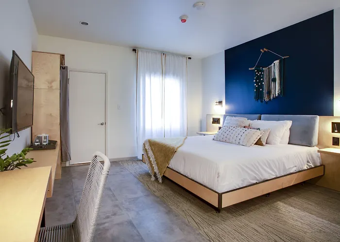 Resort: The Monterey Motel