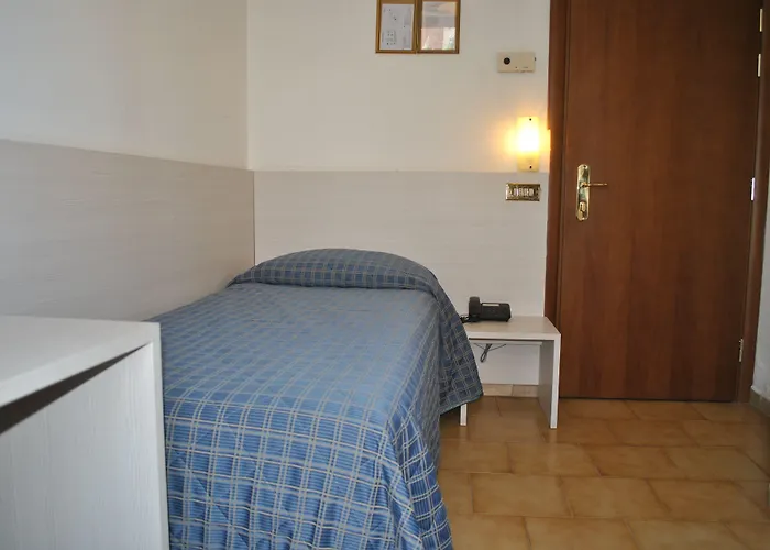 Cheap hotel: Auto Park Hotel