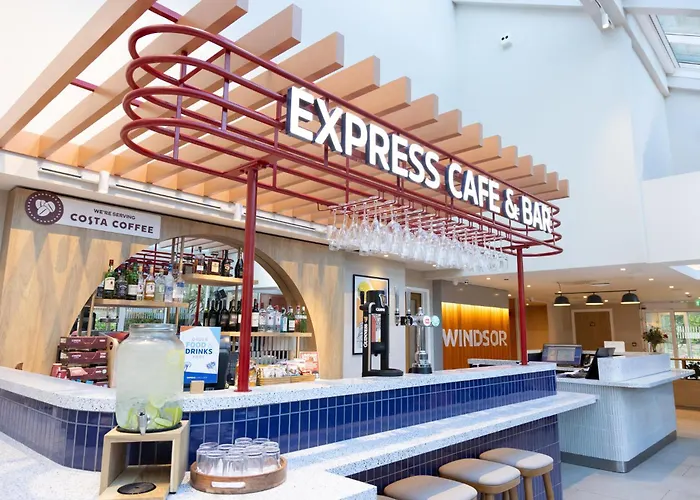 Family Hotel: Holiday Inn Express Windsor By Ihg
