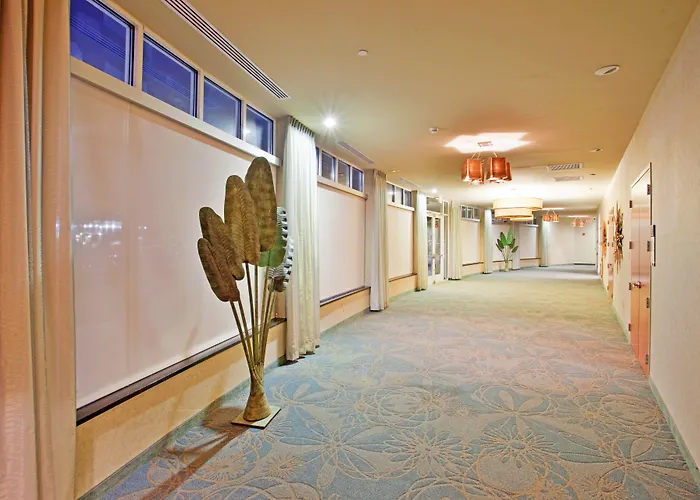 Holiday Inn Hotel & Suites Gateway By Ihg