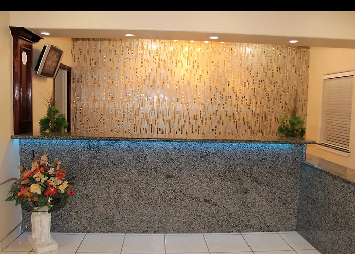 Jacuzzi hotel: Texas Inn & Suites Mcallen At La Plaza Mall And Airport