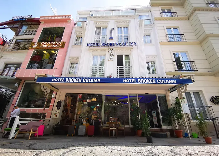 4 star hotel: Hotel Broken Column