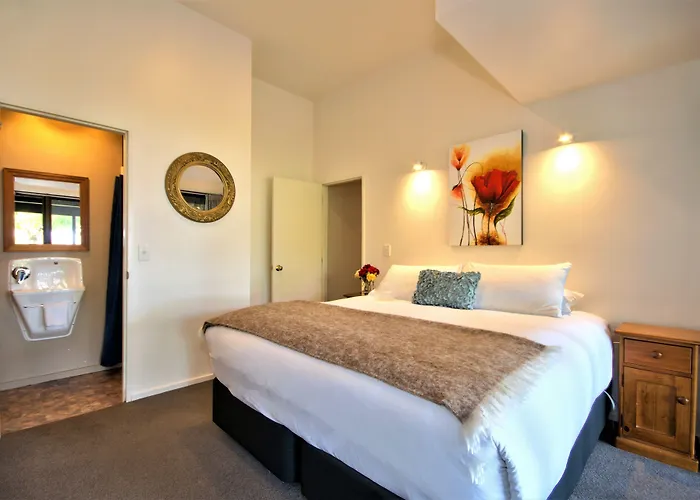 B&B only: Balmoral Lodge