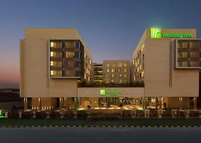 Luxury hotel only: Holiday Inn New Delhi Aerocity By Ihg