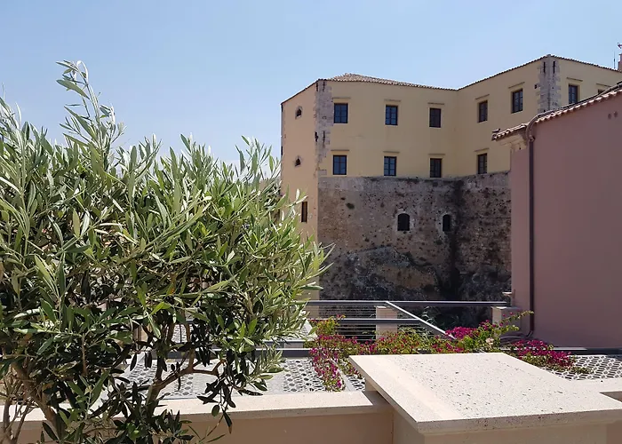 Luxury hotel only: Ambassadors Residence Boutique Hotel
