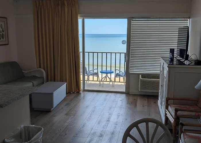 Beach hotel: Traders Inn Beach Club