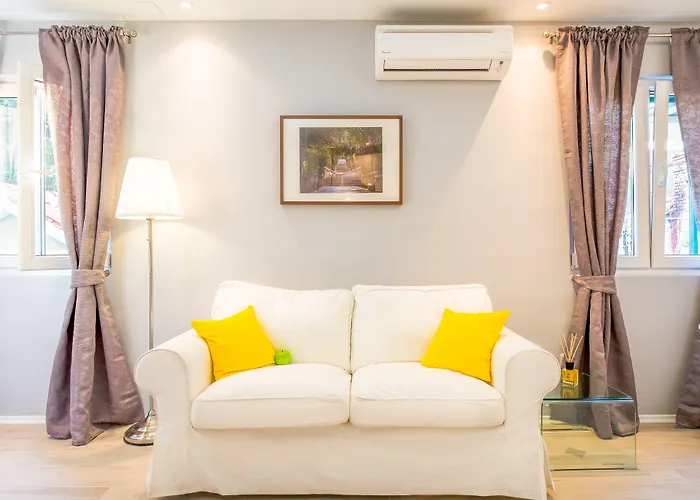 Hotel near College: Serenity Split Apartments