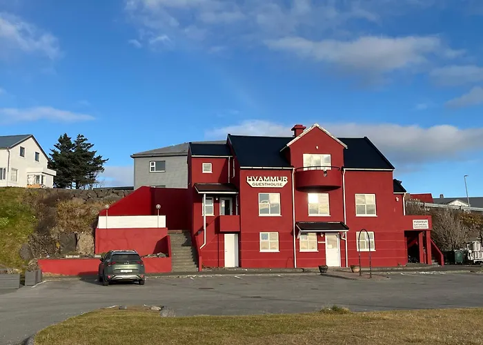 Family Hotel: Guesthouse Hvammur By The Harbour