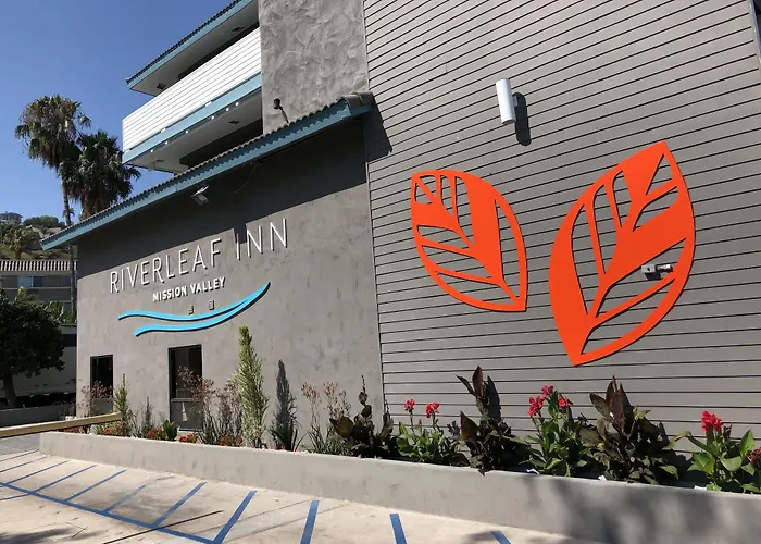 Pet Friendly hotel: Riverleaf Inn Mission Valley
