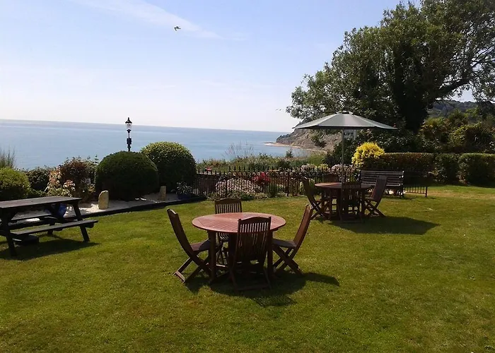 3 star hotel: The Cliff Hall