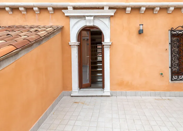 Hotel vicino al College: Charming Palace Corte del Teatro
