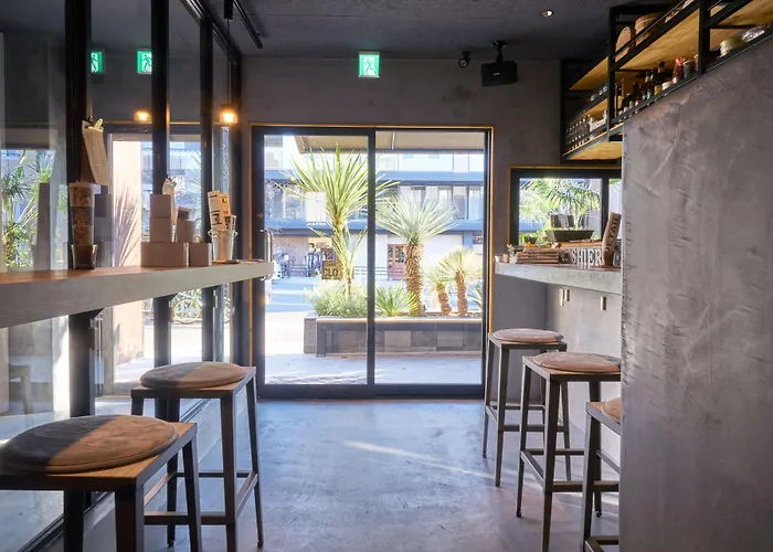 Family Hotel: Material