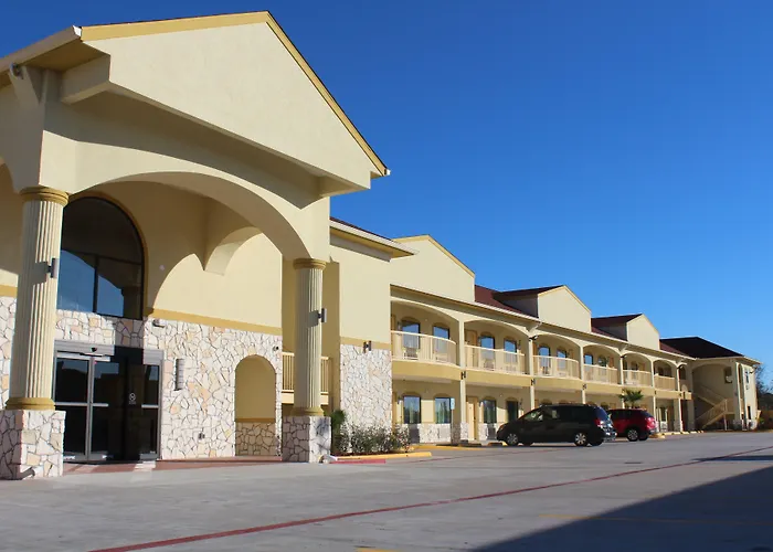 Motel: Express Inn And Suites