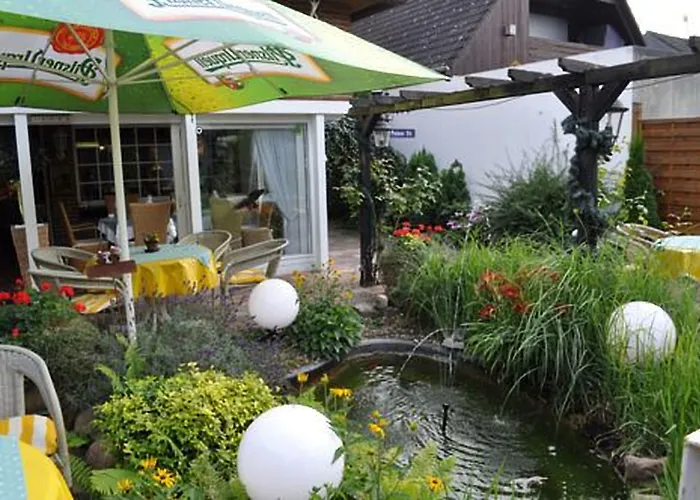 Family Hotel: Hotel & Restaurant Bei Hoelzchen