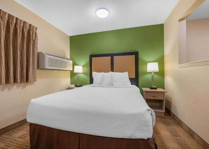 Pet Friendly hotel: Studio 6 Extended Stay Florence, Ky - Meijer Dr - Cincinnati