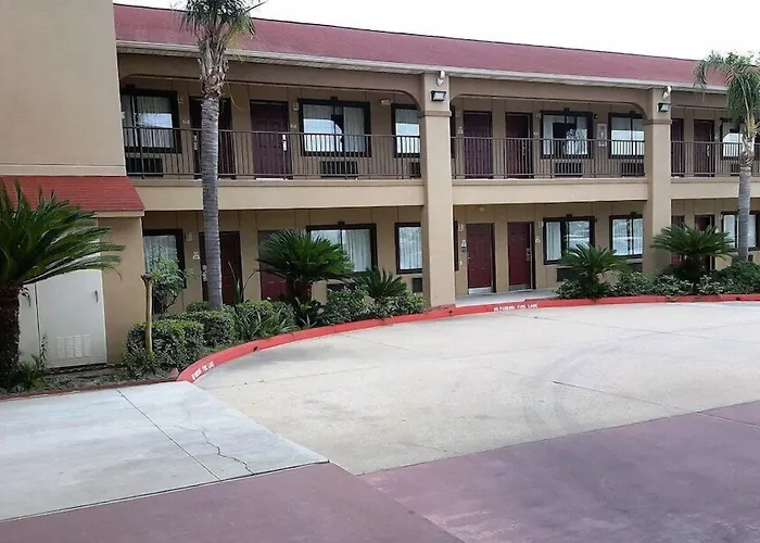 Red Roof Inn & Suites Houston - Humble/Iah Airport