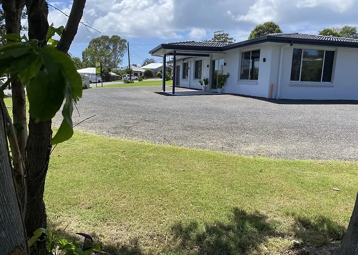 Family Hotel: The Seaview Tavern Motel