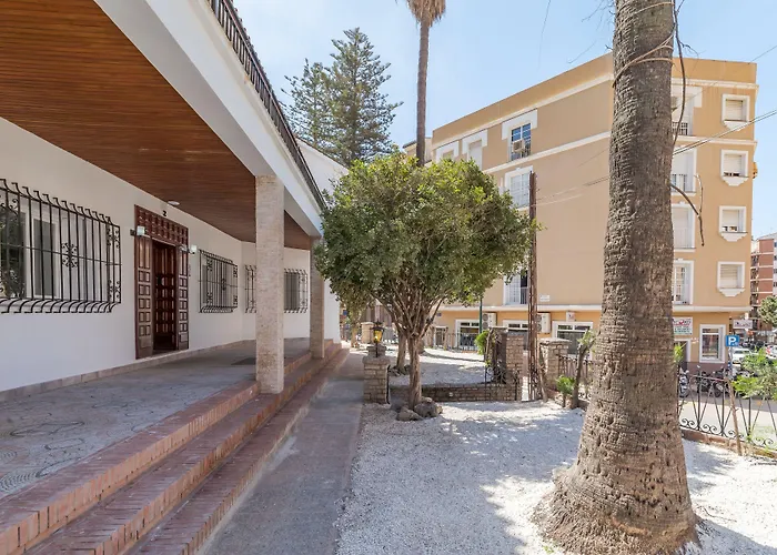 Ayz Silvela - Auto Check-In Property