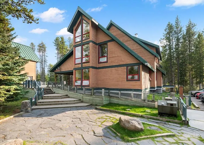 Hotel near College: Hi Lake Louise Alpine Centre - Hostel