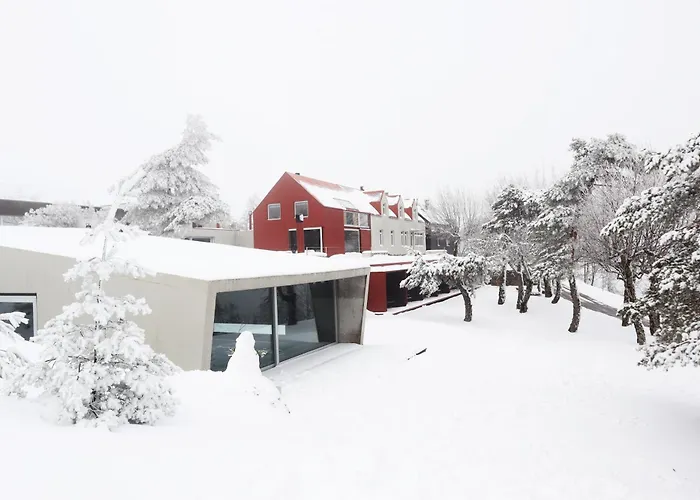 Hotel near College: Casa Das Penhas Douradas - Burel Expedition Hotel