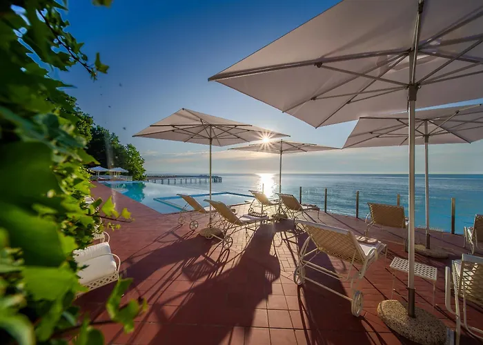 Hotel with Tennis: Hvd Boutique Hotel Oasis - Private Beach & Free Parking