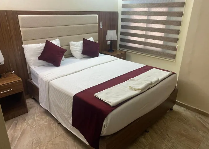 Central hotel: Sunset Hotel