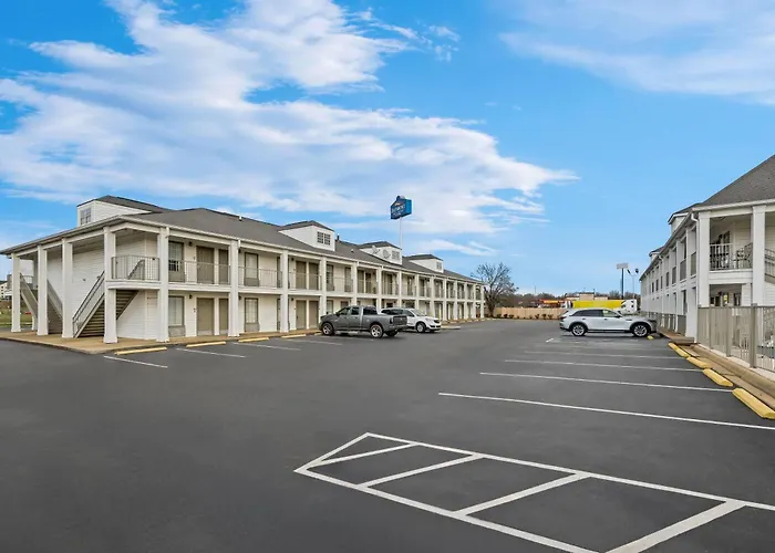 Motel: Baymont By Wyndham Tuscaloosa