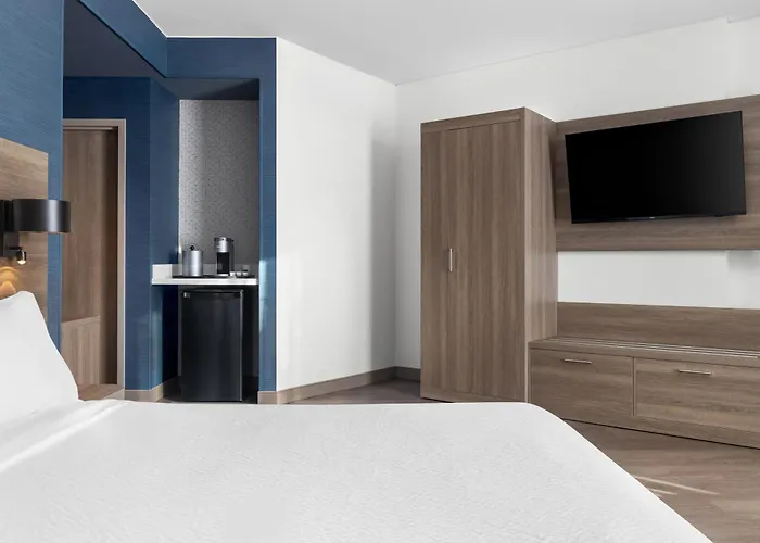 Family Hotel: Holiday Inn Express Montreal Airport - St-Laurent By Ihg