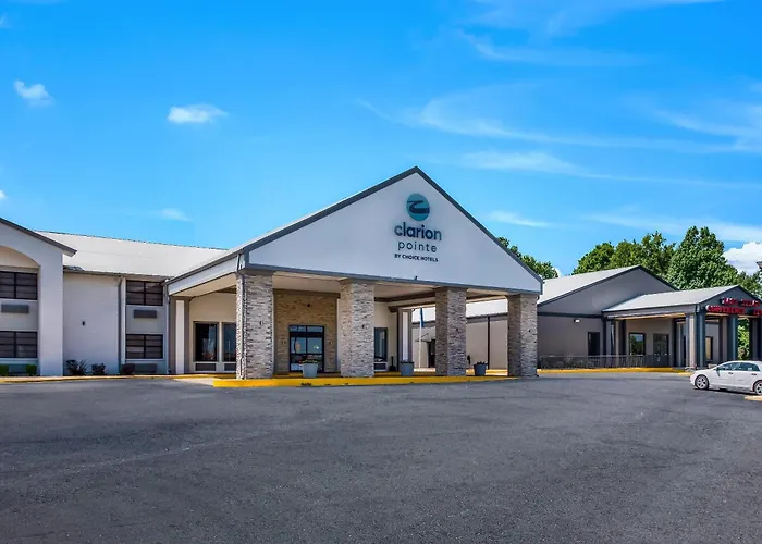 Family Hotel: Clarion Pointe Marshall