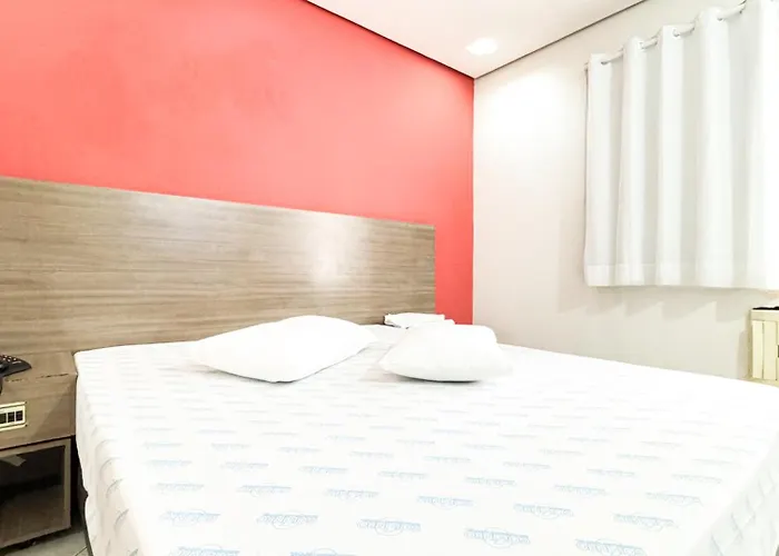 Hotel central: Golfinho Hotel (Adults Only)