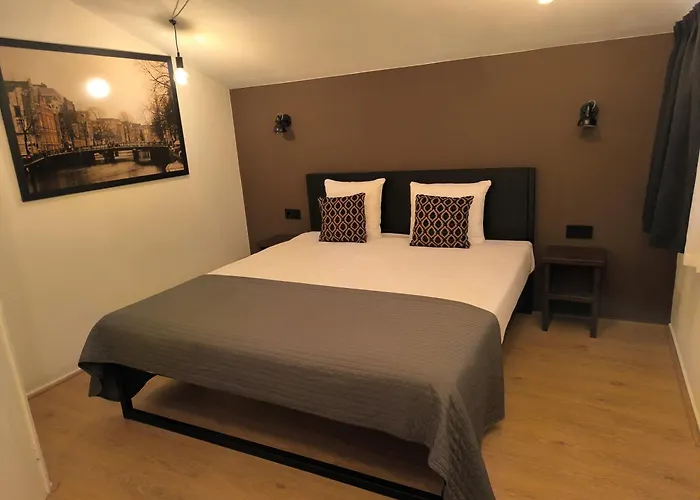 Quentin Museum Square Hotel