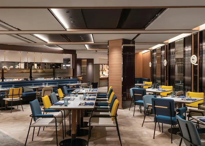 Hotel with Tennis: Renaissance Hong Kong Harbour View Hotel